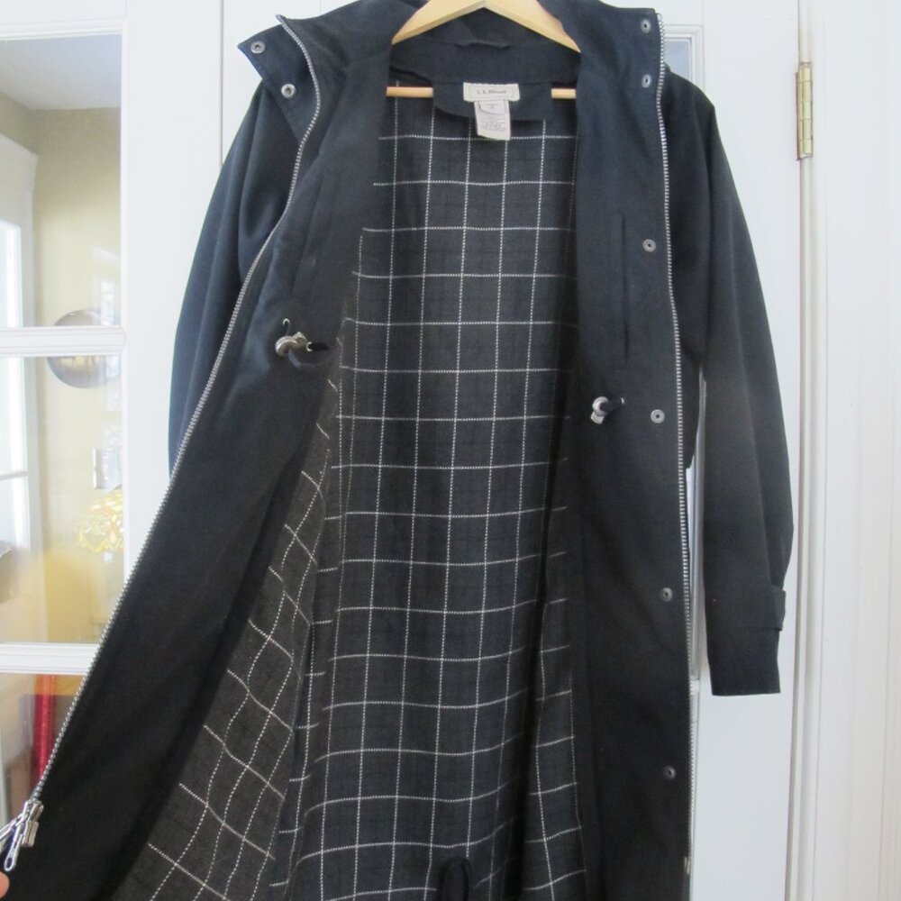 Elegant black 3 Season LLBEAN Trench, Women's Petite Medium